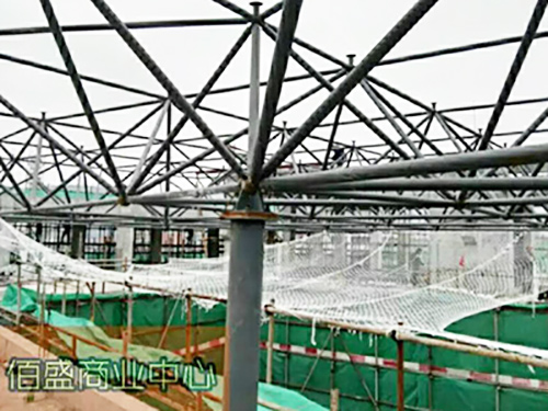 新一城商业购物中心钢结构网架搭建